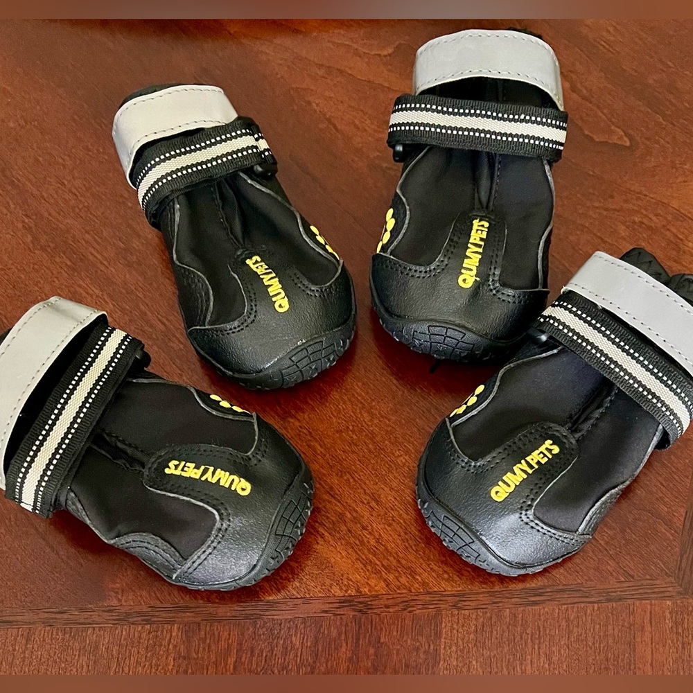 QUMY Dog Shoes